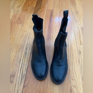 Black Leather Chelsea Boots Soludos size 7.5